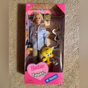 1998 Barbie Loves Tweety Warner Brothers Studio Store Special Edition Barbie